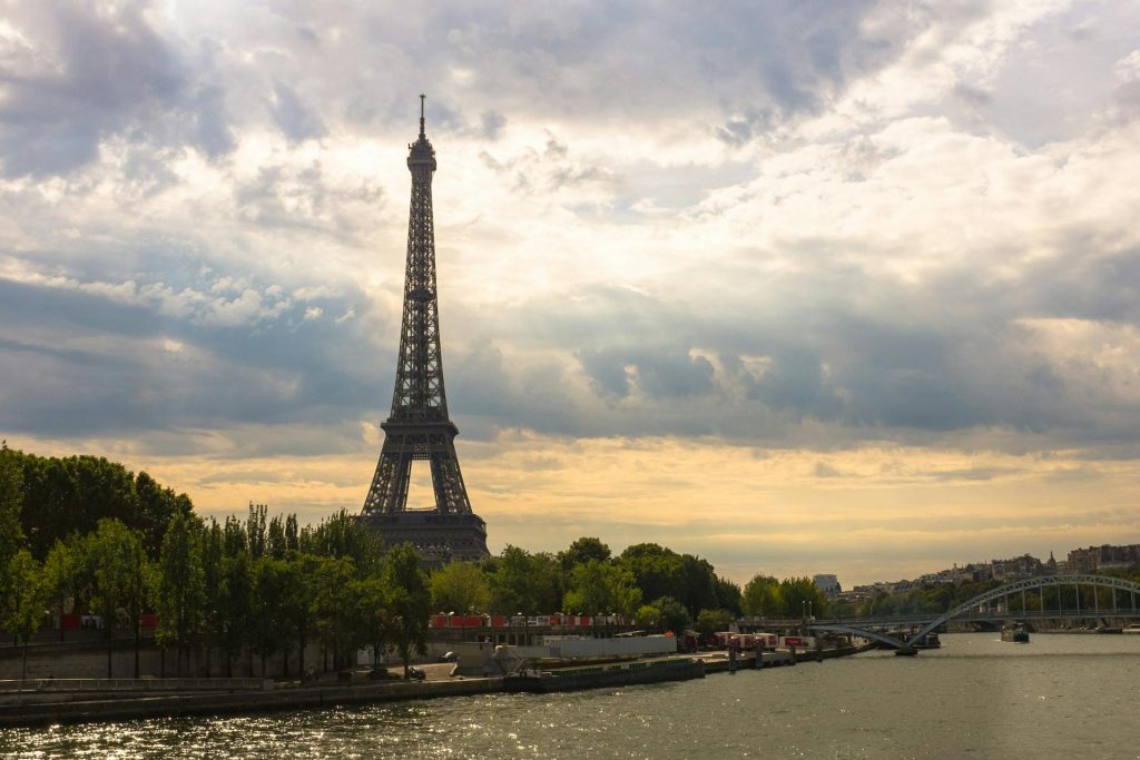 tour-eiffel-pendant-la-journee